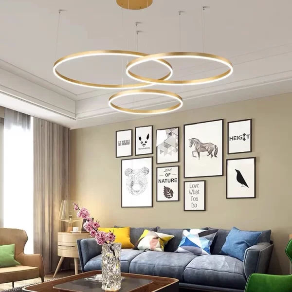 Φωτιστικό LED Premium Συμμετρικό DM3651/40+60+80cm Χρυσό - Σχεδιασμός Κρεμαστός και Εκλεπτυσμένος Φωτισμός, Ιδανικό για Κομψά Δωμάτια<strong>Termékleírás</strong>Ez a csillár egy prémium LED világítással ellátott koncentrikus kialakítású darab, melynek átmérője 40+60+80 cm. A csillár arany színben pompázik, és kifinomult világítást biztosít. Ideális választás elegáns szobákba.<strong>Vásárlói Vélemények</strong>
