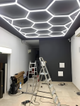 Πολυτελής Φωτιστικό HoneyComb DM Living - 14 Εξαγώνια με Ψυχρό Φως 6500K, 672W - Αποτελεσματικός και Κομψός Φωτισμός