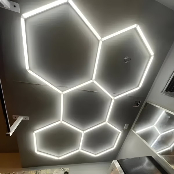 Πολυτελής Φωτιστικό HoneyComb DM Living - 5 Εξαγώνια με Ψυχρό Φως 6500K, 192W - Αποτελεσματικός και Κομψός Φωτισμός