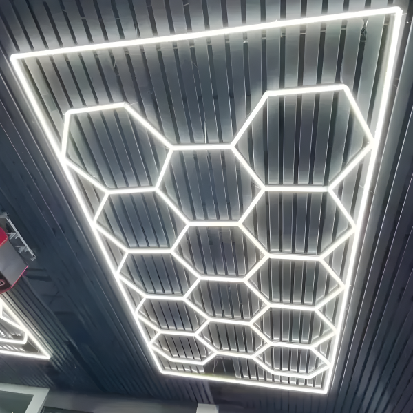 Πολυτελής Φωτιστικό HoneyComb DM Living - 14 Εξαγώνια με Ψυχρό Φως 6500K, 672W - Αποτελεσματικός και Κομψός Φωτισμός