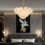 Καντηλάμπρα Μοντέρνας Σχεδίασης DM Living, Μοντέλο DM5557/600, Χρυσή - Εκλεπτυσμένος Συνδυασμός Γυαλιού και Μετάλλου με 8 X E14 για Πρεμιέρας Χώρους.